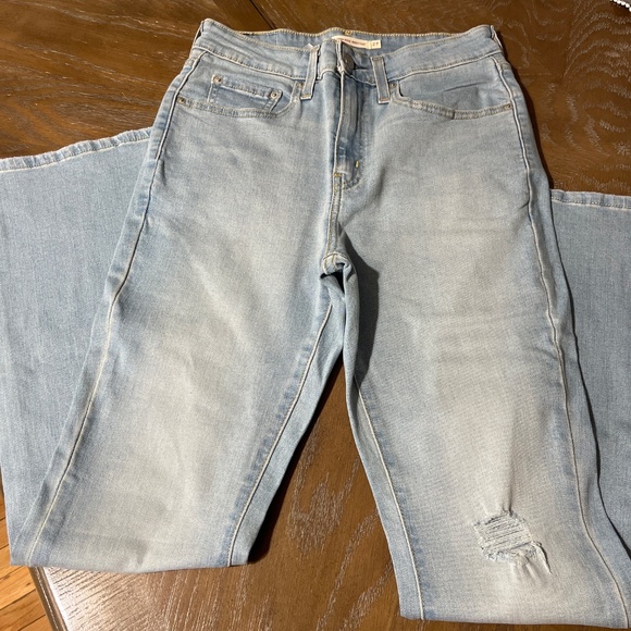 Lev’s 725 High rise bootcut light wash - Picture 9 of 16